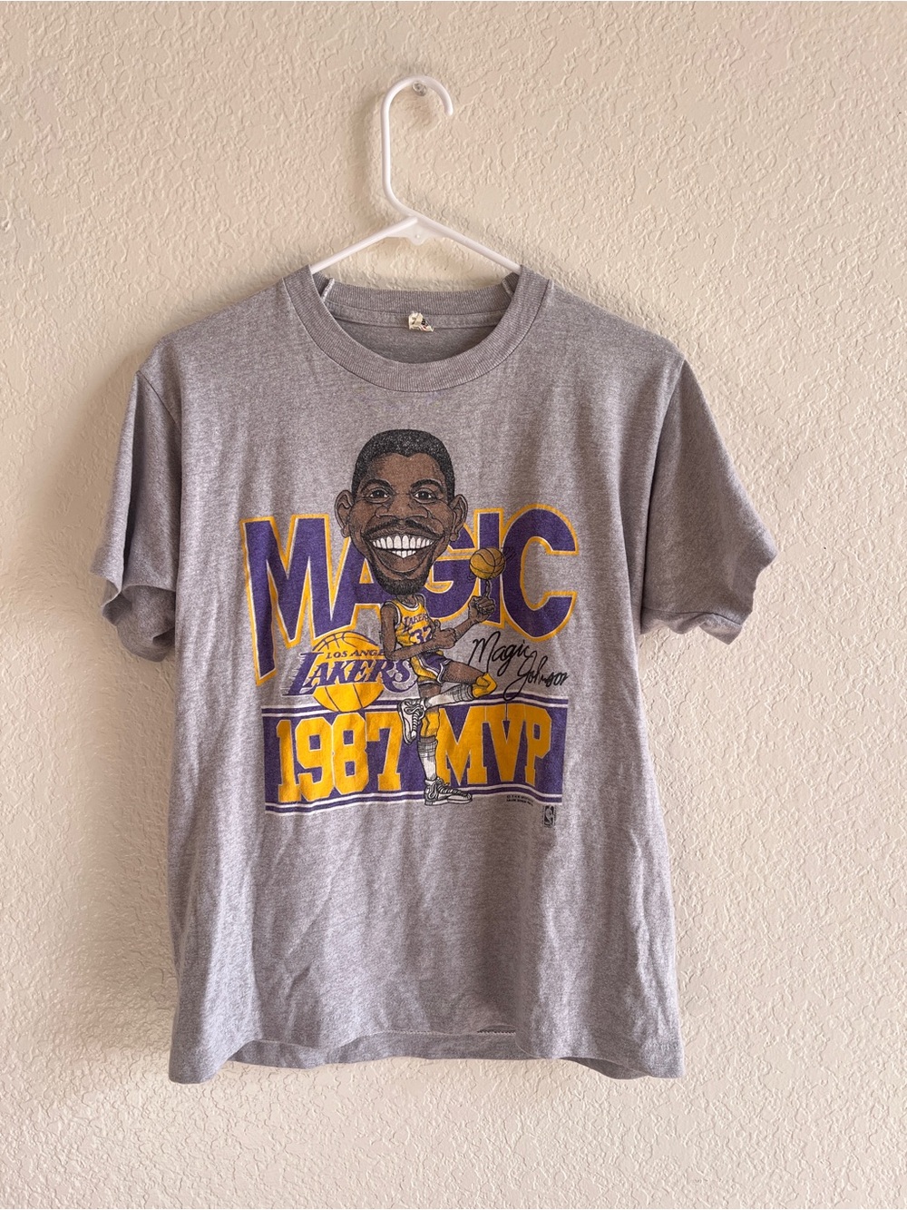 Vintage Basketball Los Angeles Lakers Magic 1987 MVP Graphic Tee